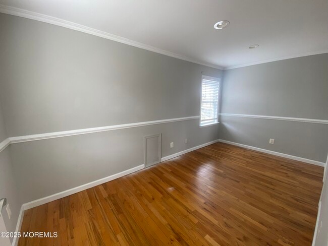 Building Photo - 563 Winter St