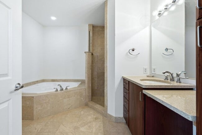 Building Photo - 1640 Presidential Way