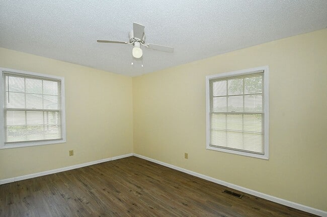 Building Photo - Country ranch 3 bedroom