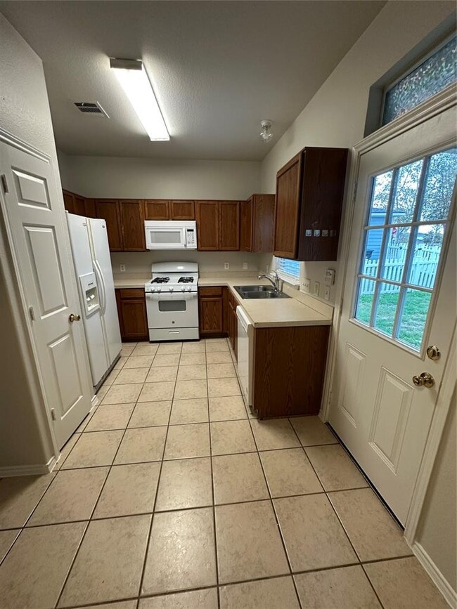 Building Photo - 120B Utterback