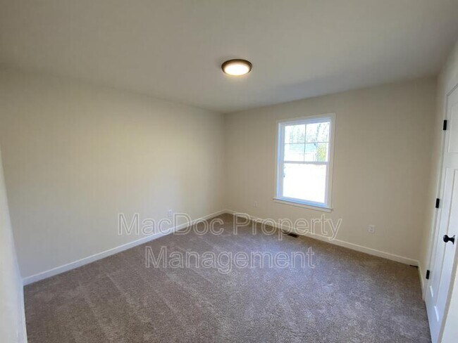 Building Photo - 64 Hickory Ln