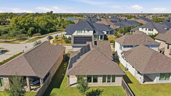 Building Photo - 15822 Pilot Knob Dr