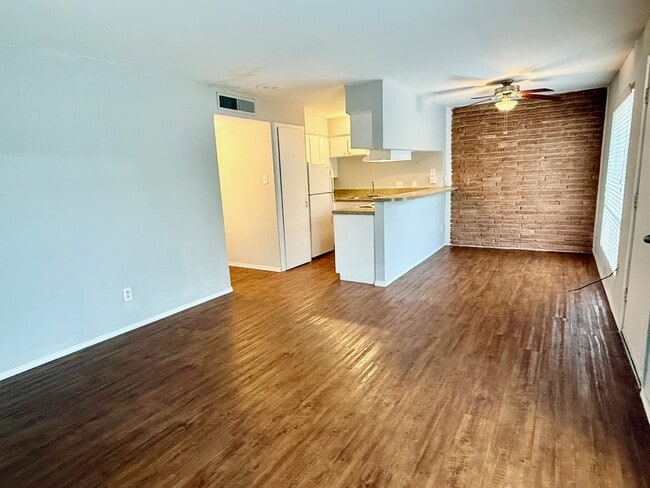Building Photo - 918 Heights Blvd