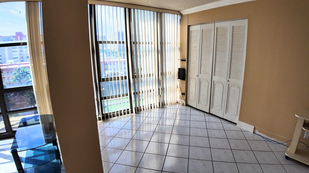 Building Photo - 2017 S Ocean Dr