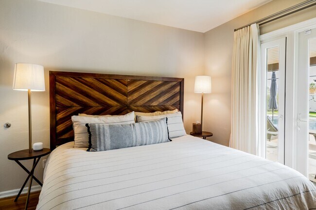 Building Photo - Movie Colony Oasis - Peaceful, Walk to Dow...