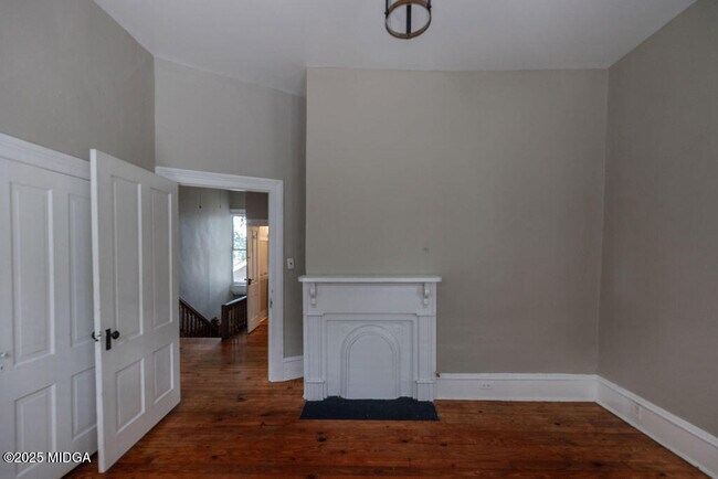Building Photo - 926 Rose Park