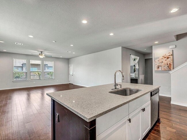 Building Photo - 3900 Harbor Point Dr