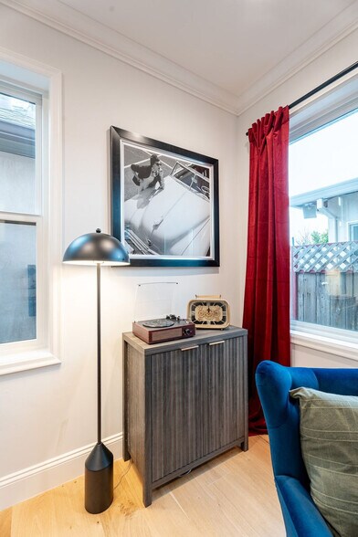 Building Photo - 2732 Fair Oaks Ave