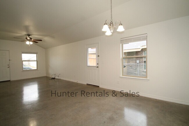 Building Photo - North Killeen 3-Bed Duplex with Modern Tou...