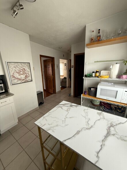 Building Photo - 585 Somerville Ave