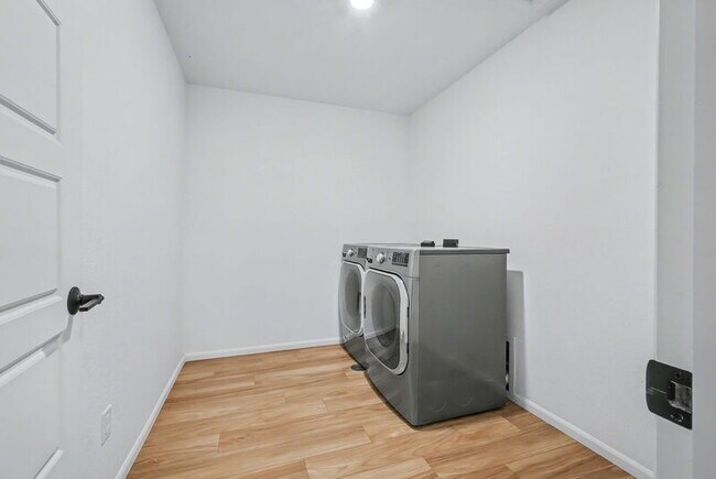 Building Photo - 16417 E 111th Pl