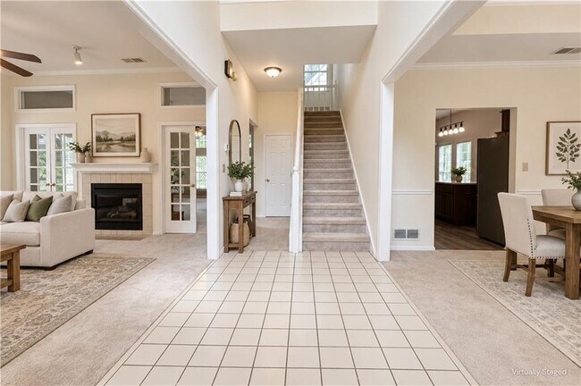 Building Photo - 10950 Pinehigh Dr