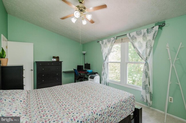 Building Photo - 3760 Bonnybridge Pl