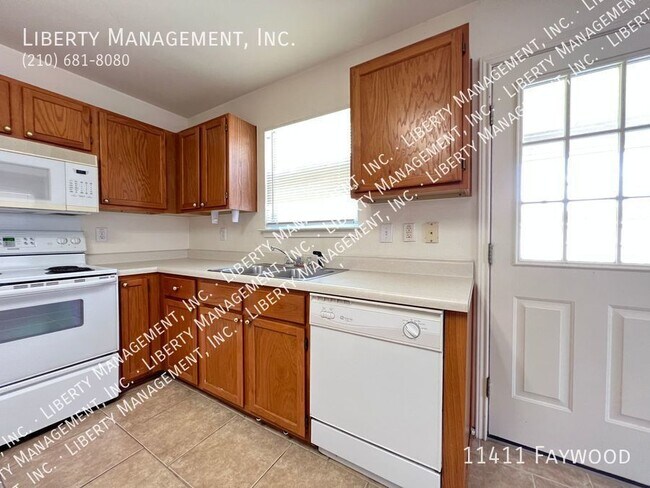 Building Photo - Single story home in the gated Heights at ...