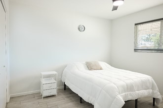 Building Photo - 1630 E 12th St