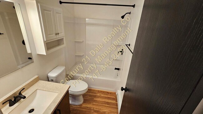 Building Photo - 2 Bedroom Duplex in West York Schools