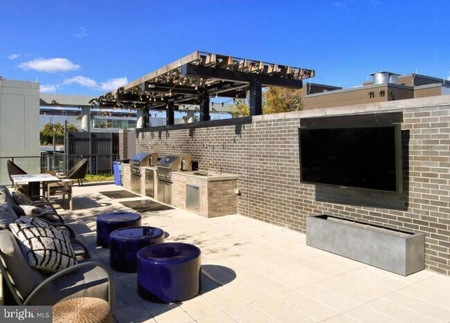 Building Photo - 70 N Street SE Unit 913