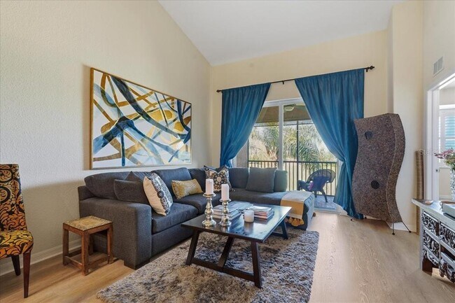 Building Photo - 819 Fairwaycove Ln