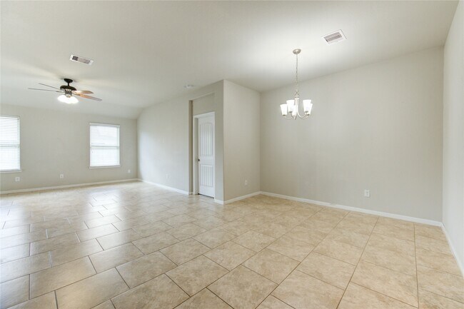 Building Photo - 3027 Dripping Springs Ct