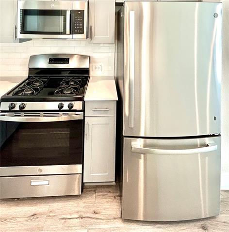 Building Photo - 1830 NE Green Oaks Blvd