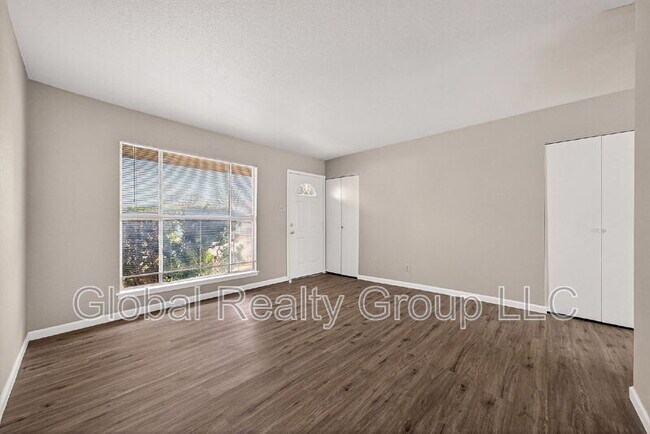 Building Photo - 301 Deborah Dr