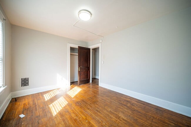 Building Photo - 828 Dennison Ave