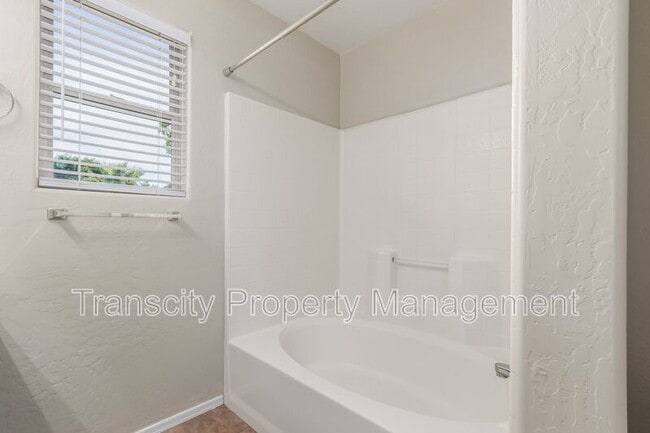 Building Photo - 4189 S Rim Rd