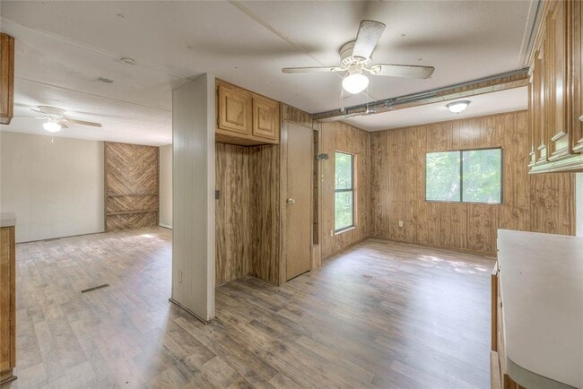 Building Photo - 330 Oak Tree Dr