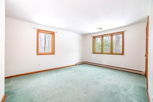 Building Photo - 160 Floral St