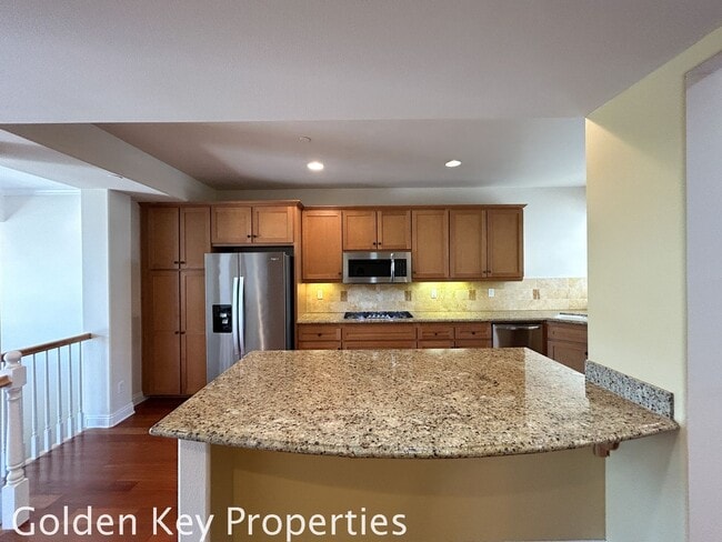 Building Photo - Beautiful Tri-Level Condo in The Bluffs at Carlsbad with Lagoon Views!!