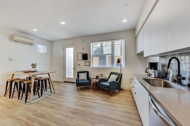 Building Photo - 1058 18th St