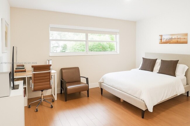 Building Photo - 247 Shore Dr S