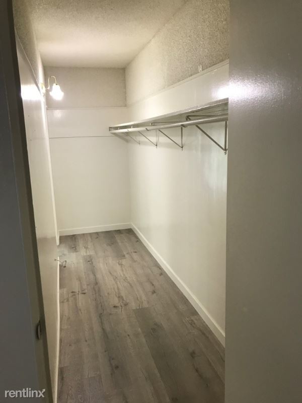 Building Photo - 1 br, 1 bath Apartment - 2187 E 21st St