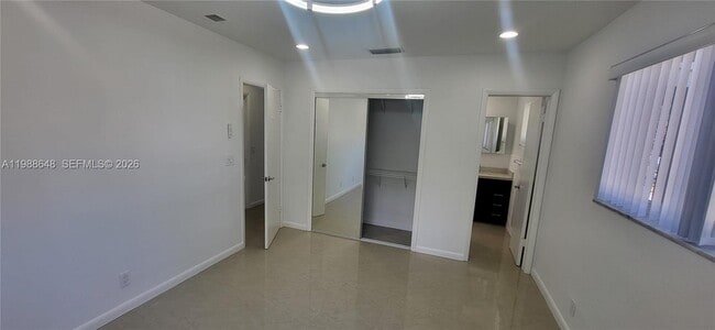 Building Photo - 1016 NE 5th St