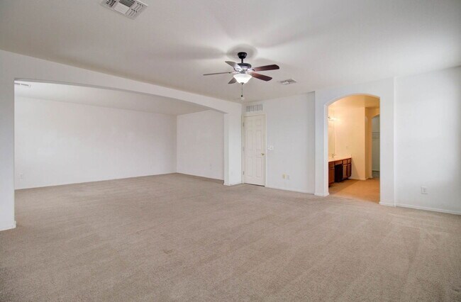 Building Photo - 5659 S 239th Dr