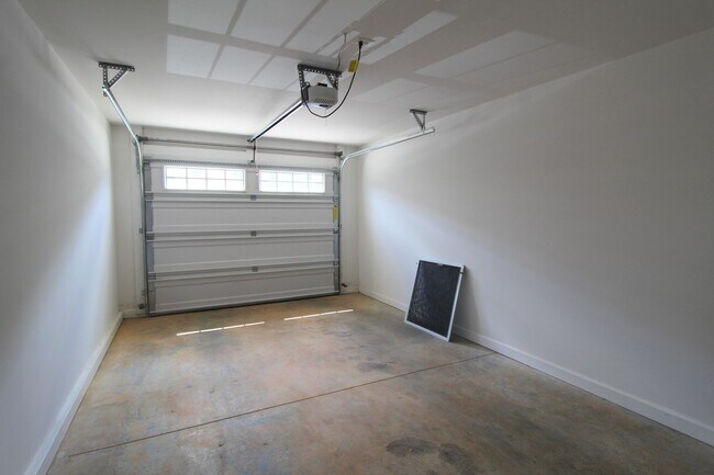 Building Photo - New construction 4 bed 3.5 bath townhome!
