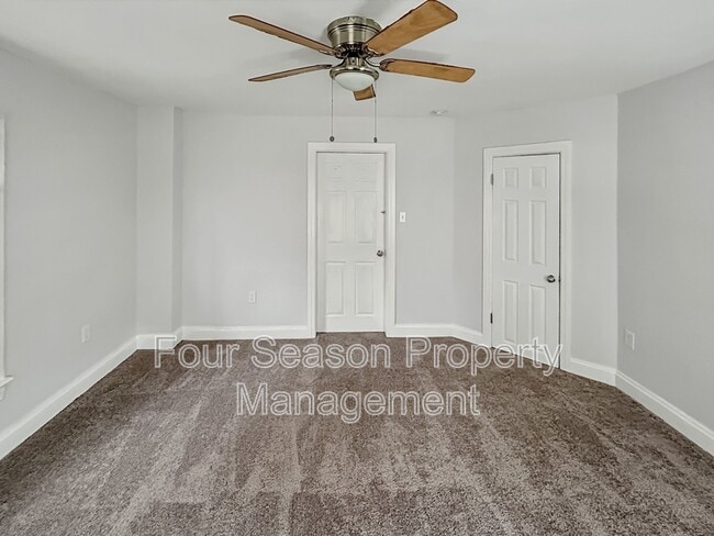 Building Photo - 336 S Locust St