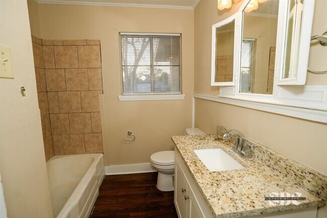 Building Photo - BIG HOME IN GARDEN VALLEY AREA OF SHREVEPORT