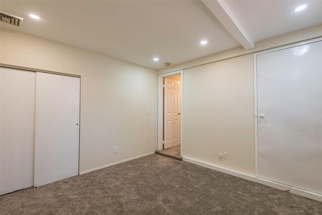 Building Photo - 2515 S Seamans Neck Rd
