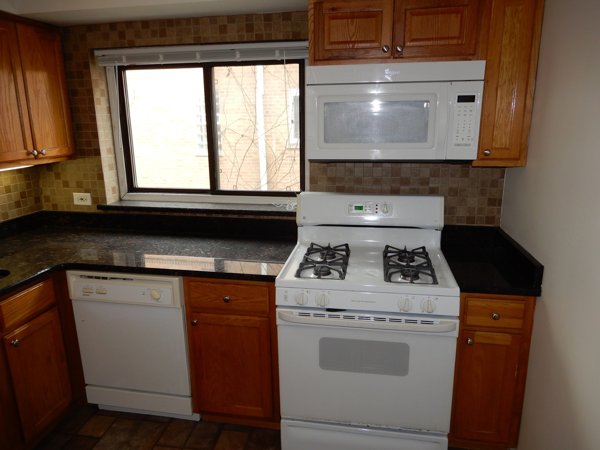 Dishwasher, Micro, Gas Range - 1526 N Harlem Ave