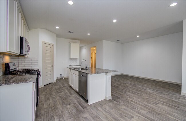 Building Photo - 10602 Great Basin Dr