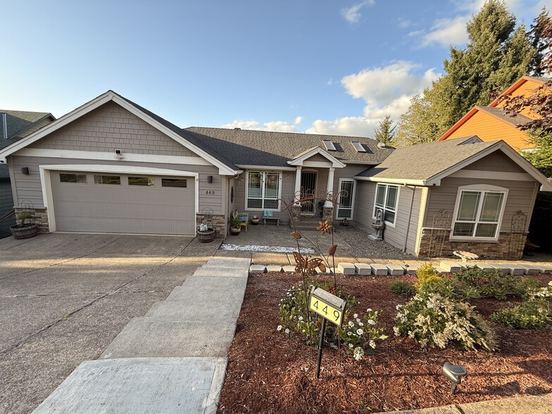 Building Photo - 449 La Cresta Dr SE