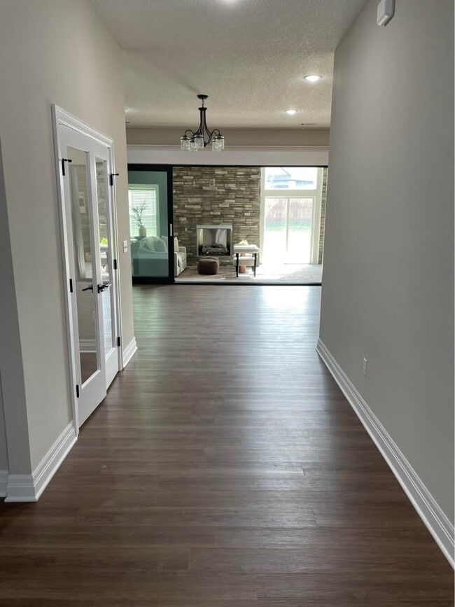 Building Photo - 4670 W Emerald Bay Ct