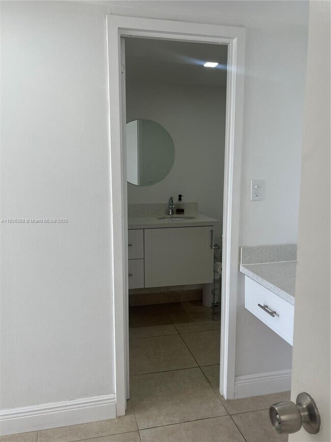 Building Photo - 13155 Ixora Ct