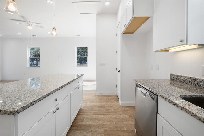 Building Photo - 255 Lourdes Ct