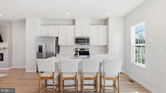 Building Photo - 1790 Scenic Lp