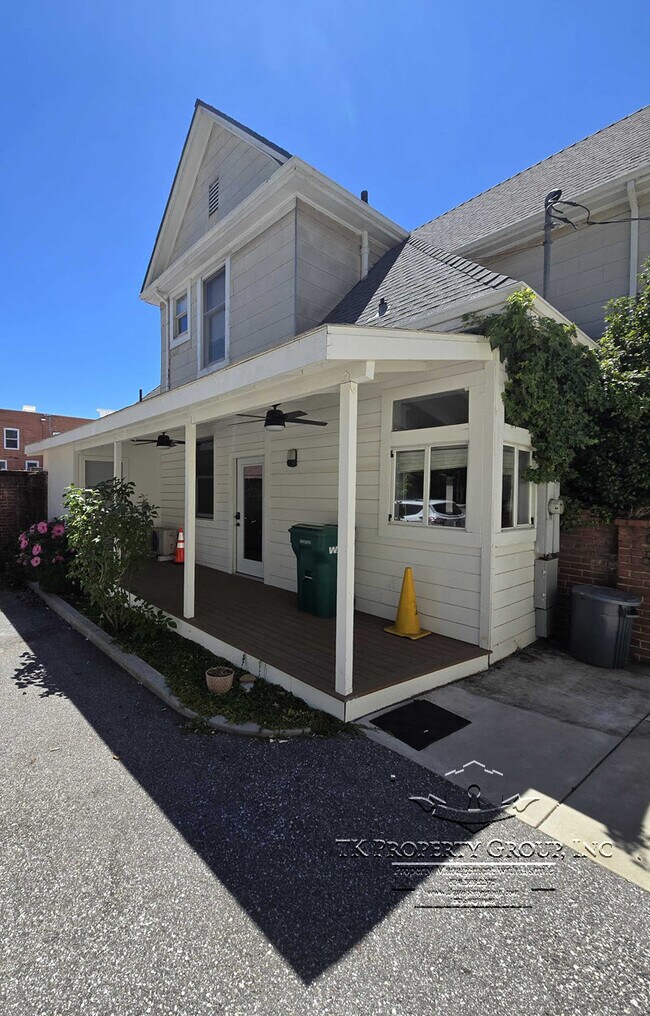 Building Photo - 209 N Auburn St