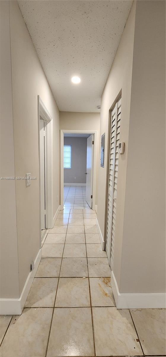 Building Photo - 800 SW 10th Ave