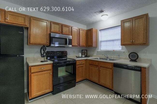 Building Photo - 1363 Benley St