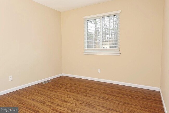Building Photo - 13 5 Crown Royal Cir